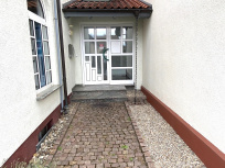 Haupteingang (Straßenseite)