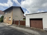 Einhausen, sanierungsbedürftiges Einfamilienhaus mit Anbau und zwei Garagen