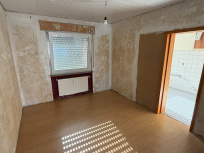 Esszimmer mit Blick in Küche OG