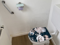 separates WC mit Fenster