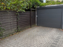 Garage mit Stellplatz